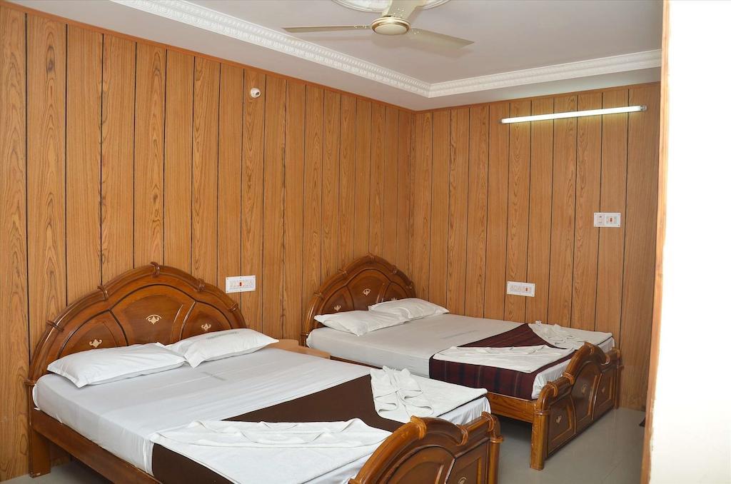 Saravanan Lodge Ченнаї Екстер'єр фото
